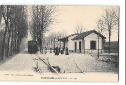 CPA 77 Donnemarie En Montois La Gare Et Le Train Tramway - Donnemarie Dontilly