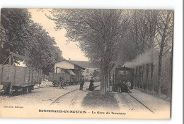 CPA 77 Donnemarie En Montois La Gare Et Le Train Tramway - Donnemarie Dontilly