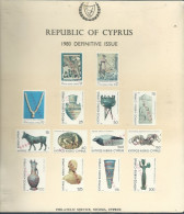 Carton De Présentation De La Poste De Chypre Avec Série Yvert N°520 à 533 Surchargés SPECIMEN En Rouge -  Kub 93 - Covers & Documents