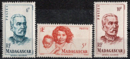 MADAGASCAR Timbres Poste N°313* à 315* Neufs Charnières TB  cote : 2€75 - Neufs