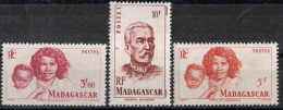 MADAGASCAR Timbres Poste N°311*,313* & 315* Neufs Charnières TB  cote : 3€50 - Nuovi
