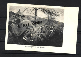 Soldats  Allemands  Dans Une Tranchée /schutzengraben Im Western - Other & Unclassified