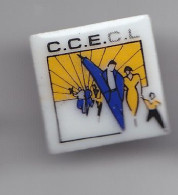 Pin's Tosca En Porcelaine Limoges CCECL  Comité Central D'Entreprise Du Crédit Lyonnais Réf 3595 - Banken