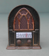 Radio, Made In Spain: Play-Me 974. Never Used. Temperamatite, Pencil-sharpener, Taille Crayon, Anspitzer. - Other & Unclassified