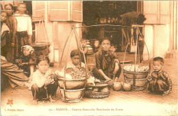 ASIE VIET NAM SAIGON FEMME ANNAMITE AVEC SES ENFANTS MARCHANDE DE FRUITS CARTE NEUVE ETAT IMPECCABLE - Vietnam