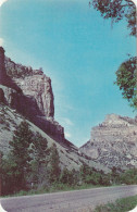 High Cliffs In Ten Sleep Canon On Hwy U.S. 16 Over Big Horn Mountains From Eastern Wyoming To Yellowstone Park - Otros & Sin Clasificación