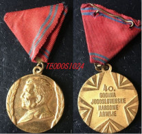 YUGOSLAVIA - Medal With Pinned Ribbon In Excellent Condition ** 40. YEARS OF JUGOSLAVIAN PEOPLES ARMY ** Jna Army * Tito - Otros & Sin Clasificación