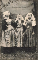 FOLKLORE - Costumes - Jeunes Filles De Pluvigner - Les Trois Coiffes - Etudes Des Coiffes - Carte Postale Ancienne - Kostums