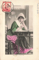 FANTAISIES - Une Femme Pensant à Lettre Qu'elle Va écrire - Colorisé - Carte Postale Ancienne - Femmes