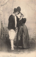 FOLKLORE - Costumes - Guérande - Le Flirt - Carte Postale Ancienne - Costumes