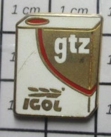 411H   Pin's Pins / Beau Et Rare / CARBURANTS / BIDON D’HUILE IGOL GTZ - Carburants