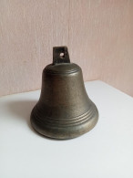 Cloche Du XIXème En Bronze Hauteur 13,5 Cm Diamètre 12 Cm - Bells