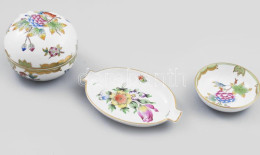 Herendi Viktória Mintás Porcelán Bonbonnier, . Kézzel Festett, Jelzett, Nem Záródik Jól D 9 Cm + 2 Db Tálka - Autres & Non Classés