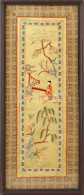Távol-keleti Hímzett Selyem Kép, XX. Sz. Üvegezett Fakeretben, 58×24 Cm. - Andere & Zonder Classificatie