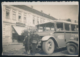 Cca 1941 Tornalja (Tornaľa), Felvidék, A MÁVAUT Rimaszombat-Jolsva Autóbuszjáratának Busza A Tornaljai Főtéren, üzlettáb - Autres & Non Classés