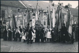 1938 Kassa, Felvidéki Bevonulás, ünnepi Felvonulás Zászlókkal, Későbbi Előhívás, 17x11,5 Cm - Altri & Non Classificati