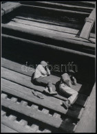 Cca 1935 ,,Rakodó Munkások Pihenője", 1 Db Modern Nagyítás, Jelzés Nélkül, 21x15 Cm - Sonstige & Ohne Zuordnung