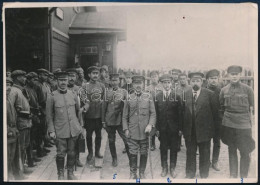 1920 Japán és Orosz Katonatisztek Megbeszélése Ciril Nyelven Feliratozott Fotó / Japanese And Russian Soldiers Photo 18x - Autres & Non Classés