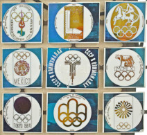 Szovjetunió ~1976. 9db-os Olimpiai Porcelán Emlékplakett Szett Felakasztható Fém Lapra Ragasztva (46x46mm (6db), 46x58mm - Unclassified