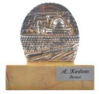 Izrael DN "Siratófal" Jelzett Ag Plakett Kő Posztamensen "A. Kedem" Jelzéssel Papírdobozban (bruttó 20,60g/925/68x52mm,  - Ohne Zuordnung