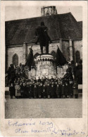 * T3/T4 1939 Kolozsvár, Cluj; Olasz és Magyar Tornászok Csoportképe A Mátyás Király Szobor Előtt / Italian And Hungarian - Ohne Zuordnung