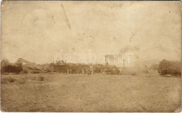 T3/T4 1911 Nyitraludány, Ludanice; Tótok Cséplés Közben, Cséplőgépek / Threshing Machine In Work. Photo (fl) - Ohne Zuordnung