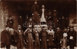 T3 1908 Budapesti Hordárok, Rakodók. Photo (szakadás / Tear) - Ohne Zuordnung
