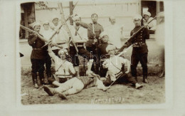 ** T2 Bulgarian Soldiers Acting Out, Photo - Non Classés