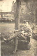 ** T2/T3 WWI Austro-Hungarian Soldier Reading A Newspaper, Photo - Non Classificati