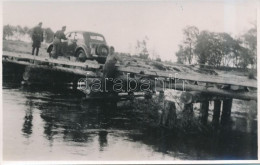 * T1/T2 II. Világháborús Katonai Lap Kárpátaljáról, Híd Autóval / WWII Military Postcard From Zakarpattia Oblast, Bridge - Non Classés