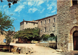 Le Castellet * La Place Du Village - Le Castellet