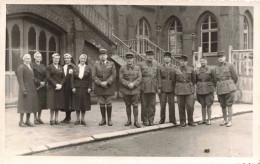 PHOTOGRAPHIE - Soldats - Uniformes - Sœurs - Carte Postale Ancienne - Photographie