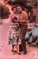 PHOTOGRAPHIE - Homme - Femme - Fleurs - Couple - Carte Postale Ancienne - Photographie