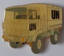 Pin' S  Militaire  U N, Camion  RENAULT - Renault