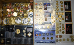 Alle Welt: Eine Schachtel Mit 55 Silber Münzbarren (a 2,5g) Zu Je ½ Dollar Der S - Collections & Lots