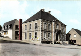 Montsauche - La Mairie Et La Poste - Montsauche Les Settons