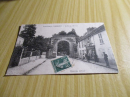 CPA Fontenay-Trésigny (77).La Porte D'En-Bas - Carte Animée. - Fontenay Tresigny