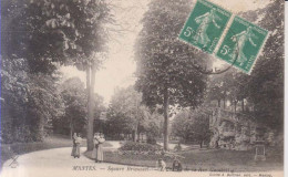 Mantes Square Brieussel  L'entree De La Rue Gambetta  Carte Postale Animee 1907 - Mantes La Jolie