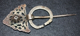 Belle Broche Orientale Ancienne "type Fibule" Argent Massif Poinçonné - Spille