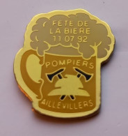 PO04 Pin's Pompiers Pompier Fête De La Bière Chope Beer Aillevillers Haute Saône Achat Immédiat Immédiat - Cerveza