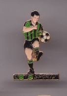 Pin's Loto Sportif Le Fooballeur Maillot Vert  Réf 1312 - Juegos