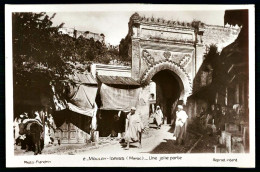 A66  MAROC CPA MOULAY IDRISS - UNE JOLIE PORTE - Verzamelingen & Kavels