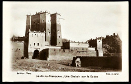 A66  MAROC CPA ATLAS MAROCAIN - UNE CASBAH SUR LE DADES - Collections & Lots