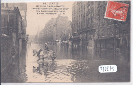 PARIS XI EME- AVENUE LEDRU-ROLLIN- INONDATIONS DE JANVIER 1910- UN HABITANT RENTRANT A SON DOMICILE - Distretto: 11