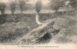 Ancenis * La Pierre Du Diable ( Dolmen Ruiné ) * Pierres Monolith Mégalithe Menhir * Chèvre Villageois - Ancenis