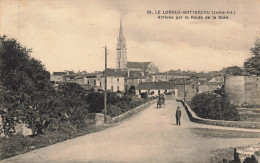 Le Loroux Bottereau * Arrivée Par La Route De La Gare * Villageois - Otros & Sin Clasificación