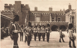 ROYAUME UNI - London Changing The Guard St Jame's Palace - Animé - Carte Postale Ancienne - Autres & Non Classés