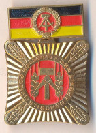 DDR Medaille. SOZIALISTISCH ARBEITEN LERNEN UND LEBEN. 11. - Duitse Democratische Republiek
