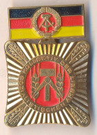 DDR Medaille. SOZIALISTISCH ARBEITEN LERNEN UND LEBEN. 11. - RDA