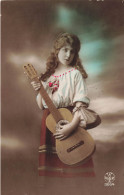 FANTAISIE - Femme Avec Une Guitare - Jupe Rouge - Carte Postale Ancienne - Frauen